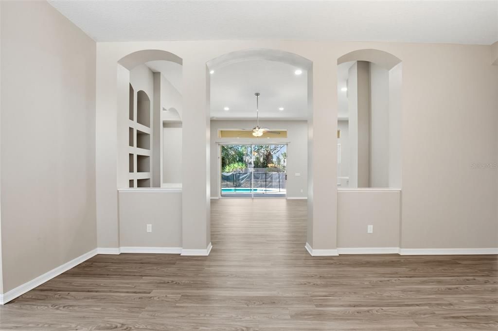 Activo con contrato: $549,900 (4 camas, 3 baños, 2308 Pies cuadrados)