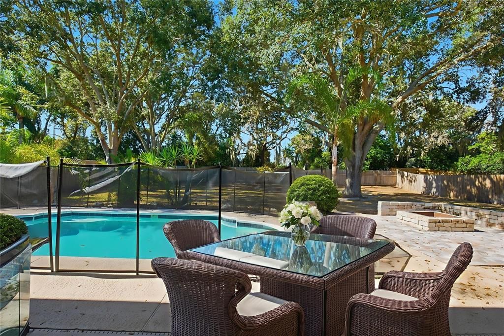 Activo con contrato: $549,900 (4 camas, 3 baños, 2308 Pies cuadrados)