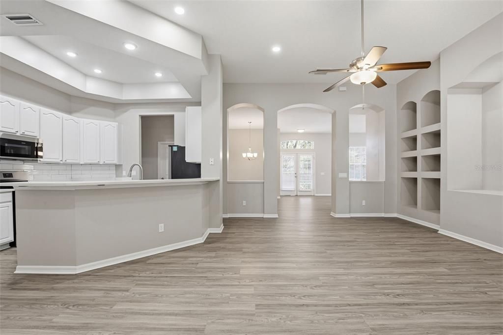 Activo con contrato: $549,900 (4 camas, 3 baños, 2308 Pies cuadrados)