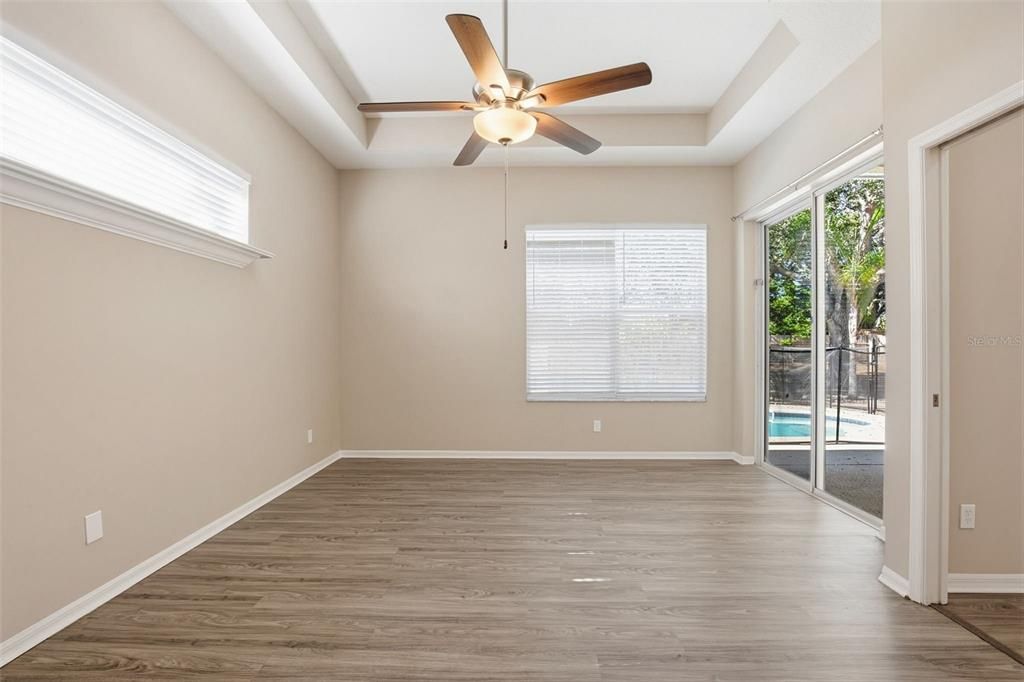 Activo con contrato: $549,900 (4 camas, 3 baños, 2308 Pies cuadrados)