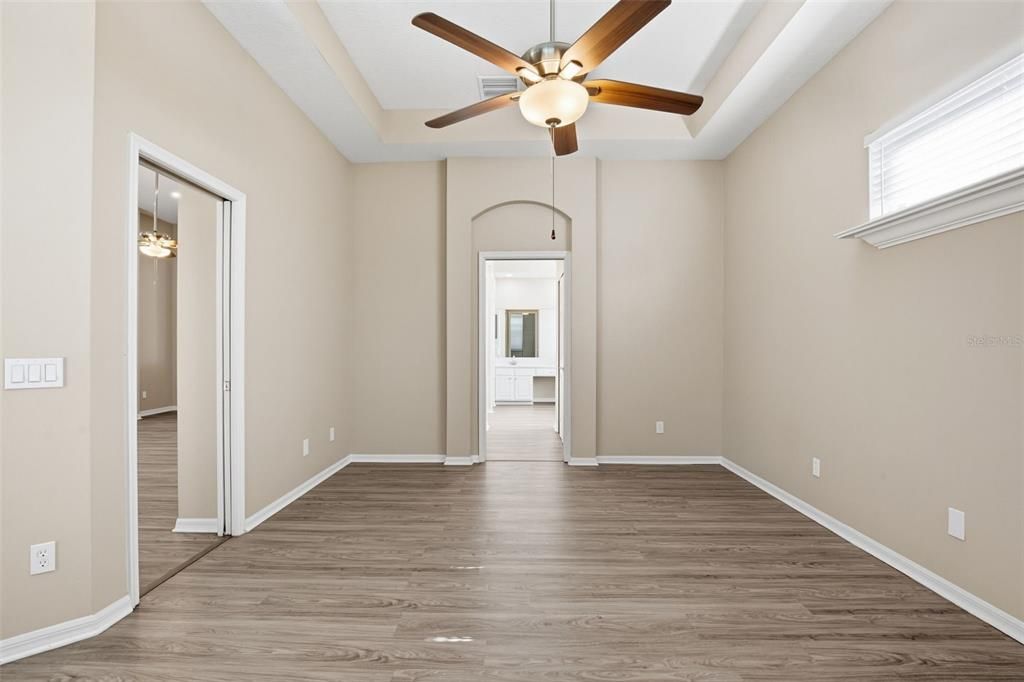 Activo con contrato: $549,900 (4 camas, 3 baños, 2308 Pies cuadrados)