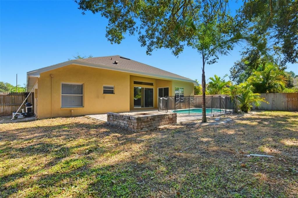 Activo con contrato: $549,900 (4 camas, 3 baños, 2308 Pies cuadrados)