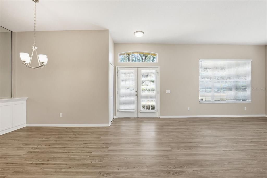 Activo con contrato: $549,900 (4 camas, 3 baños, 2308 Pies cuadrados)