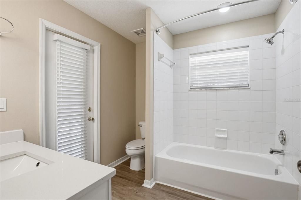 Activo con contrato: $549,900 (4 camas, 3 baños, 2308 Pies cuadrados)