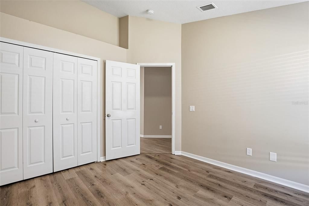 Activo con contrato: $549,900 (4 camas, 3 baños, 2308 Pies cuadrados)