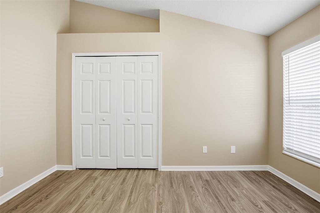 Activo con contrato: $549,900 (4 camas, 3 baños, 2308 Pies cuadrados)