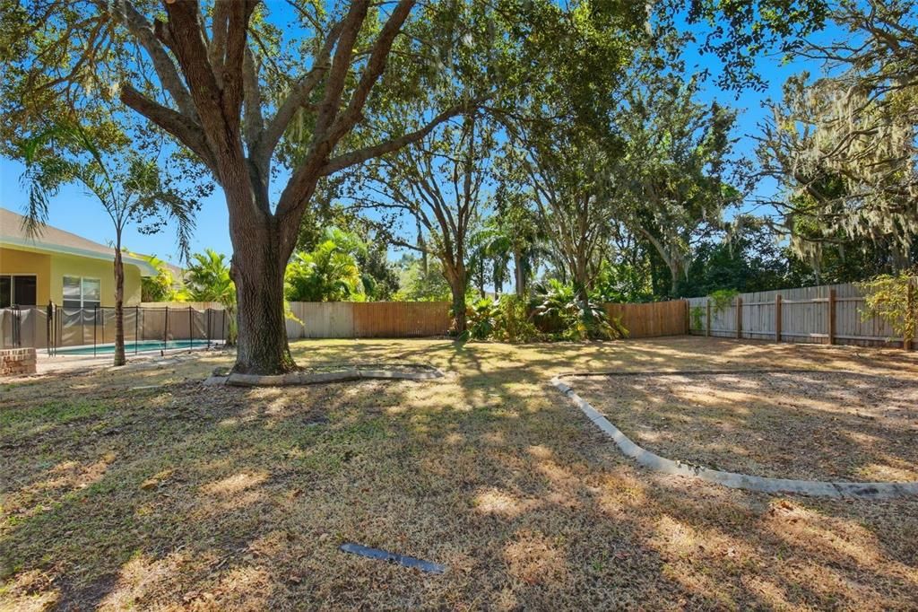 Activo con contrato: $549,900 (4 camas, 3 baños, 2308 Pies cuadrados)