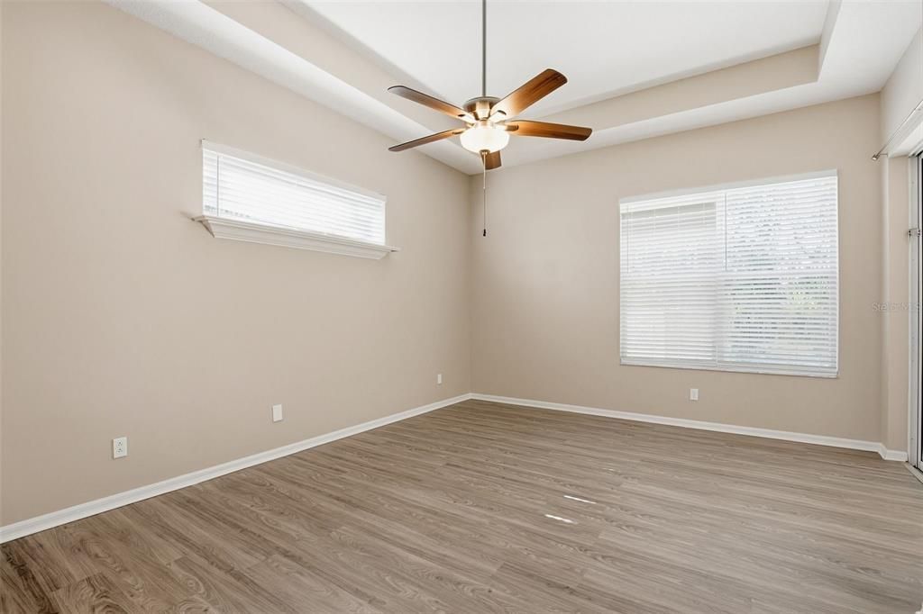 Activo con contrato: $549,900 (4 camas, 3 baños, 2308 Pies cuadrados)