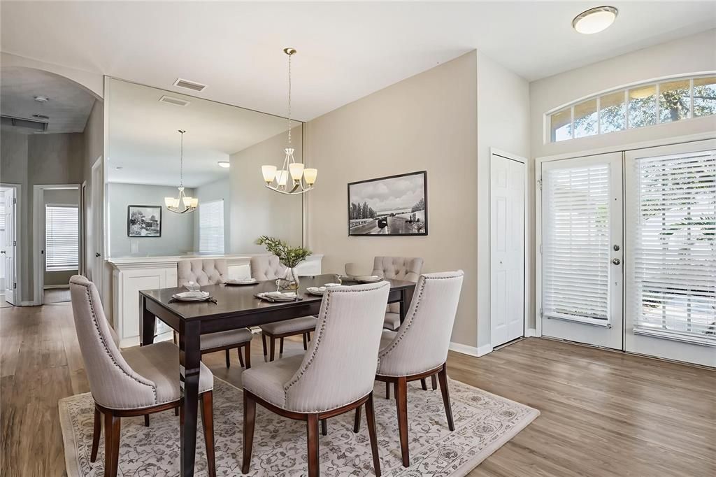 Activo con contrato: $549,900 (4 camas, 3 baños, 2308 Pies cuadrados)