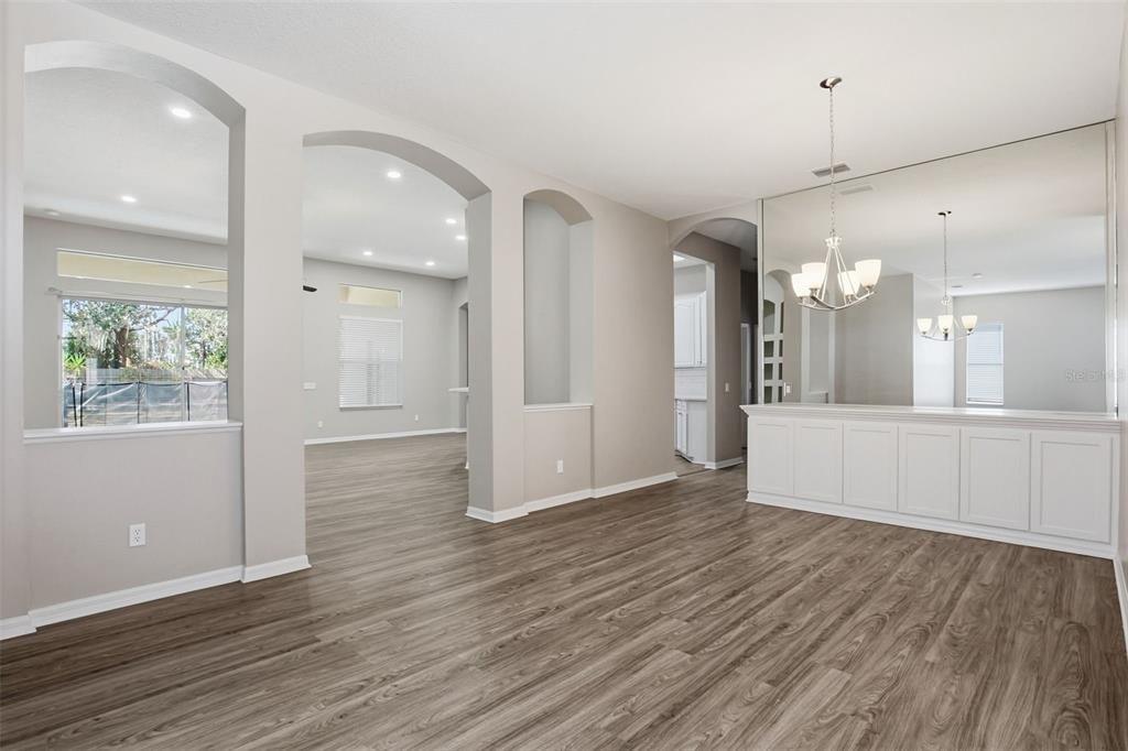 Activo con contrato: $549,900 (4 camas, 3 baños, 2308 Pies cuadrados)