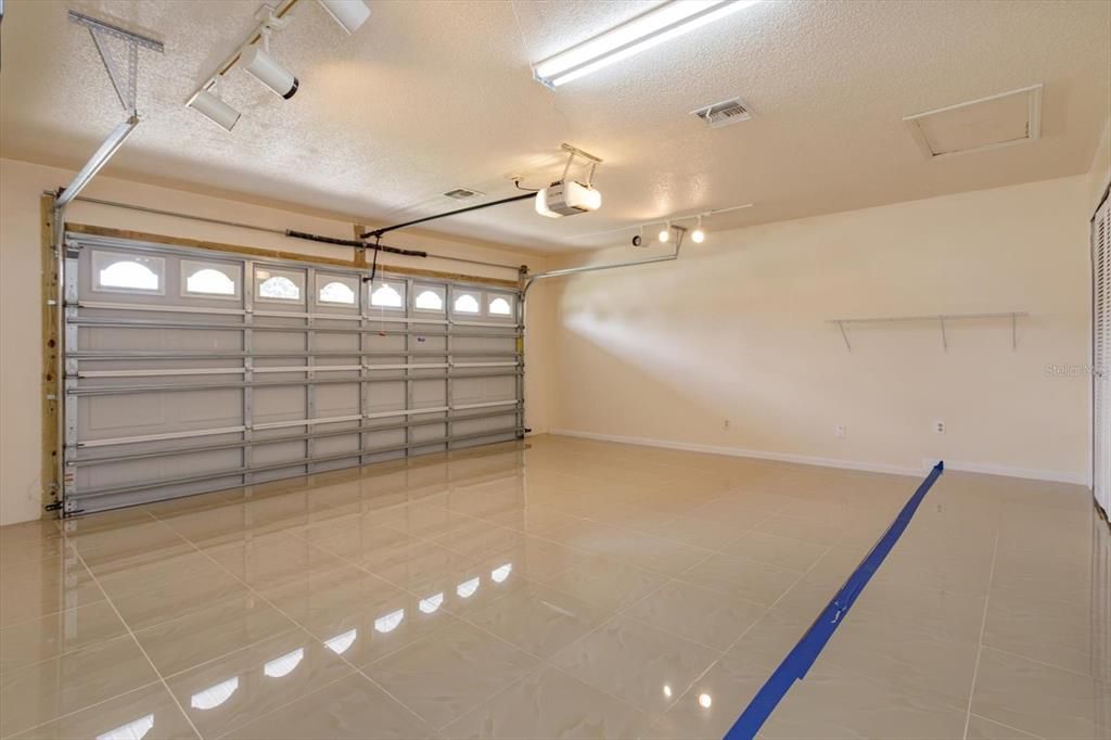 合同活跃: $389,900 (3 贝兹, 2 浴室, 2043 平方英尺)