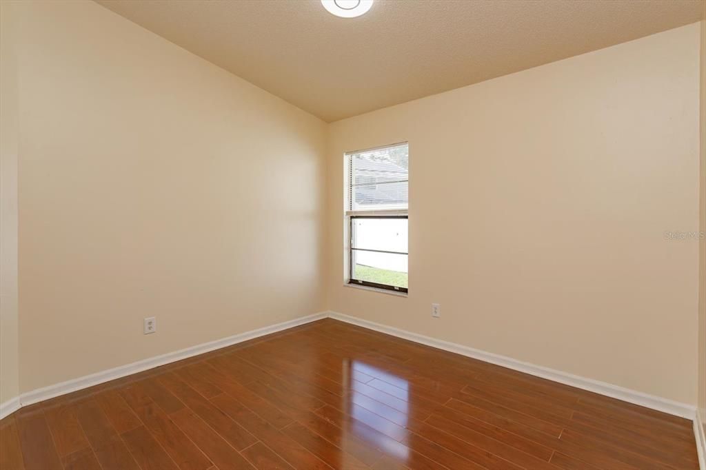 合同活跃: $389,900 (3 贝兹, 2 浴室, 2043 平方英尺)