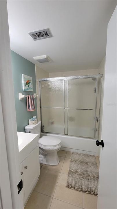 合同活跃: $139,900 (2 贝兹, 2 浴室, 899 平方英尺)