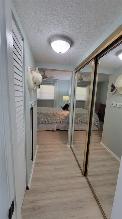 合同活跃: $139,900 (2 贝兹, 2 浴室, 899 平方英尺)