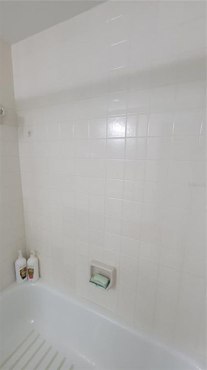 合同活跃: $139,900 (2 贝兹, 2 浴室, 899 平方英尺)