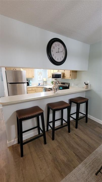 合同活跃: $139,900 (2 贝兹, 2 浴室, 899 平方英尺)