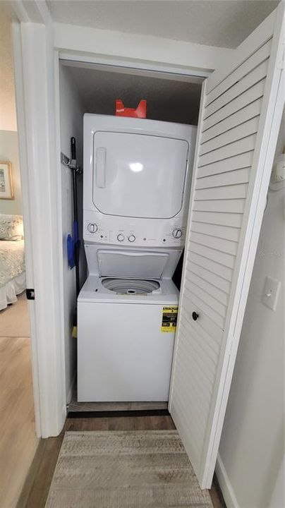 合同活跃: $139,900 (2 贝兹, 2 浴室, 899 平方英尺)