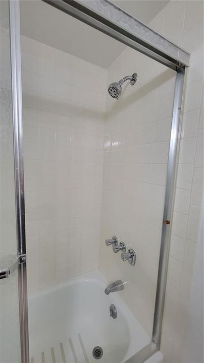 合同活跃: $139,900 (2 贝兹, 2 浴室, 899 平方英尺)