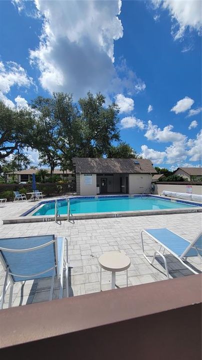 合同活跃: $139,900 (2 贝兹, 2 浴室, 899 平方英尺)