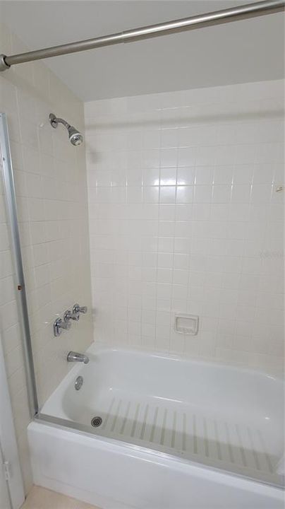 合同活跃: $139,900 (2 贝兹, 2 浴室, 899 平方英尺)