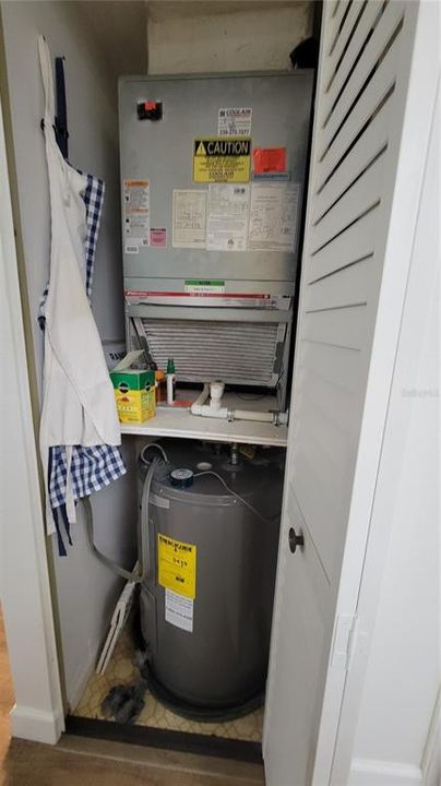 合同活跃: $139,900 (2 贝兹, 2 浴室, 899 平方英尺)