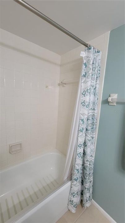 合同活跃: $139,900 (2 贝兹, 2 浴室, 899 平方英尺)