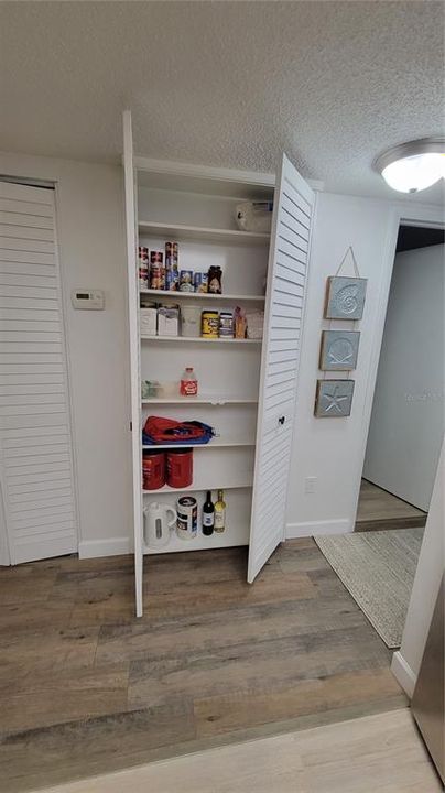 合同活跃: $139,900 (2 贝兹, 2 浴室, 899 平方英尺)