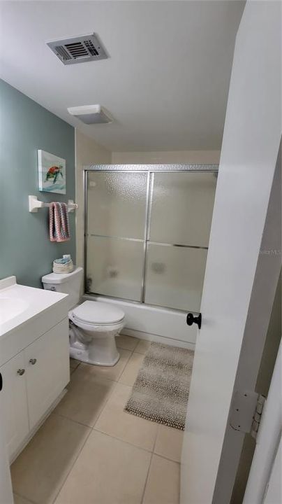 合同活跃: $139,900 (2 贝兹, 2 浴室, 899 平方英尺)