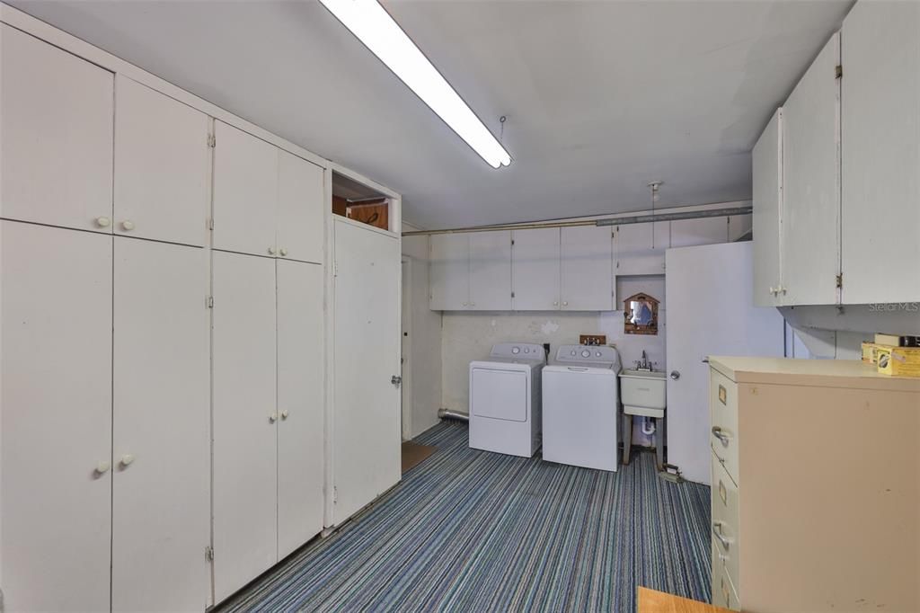 Active With Contract: $239,900 (2 beds, 2 baths, 1402 Square Feet)