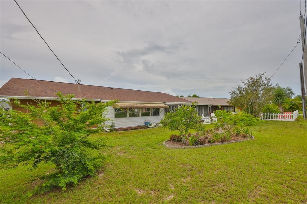 Active With Contract: $239,900 (2 beds, 2 baths, 1402 Square Feet)