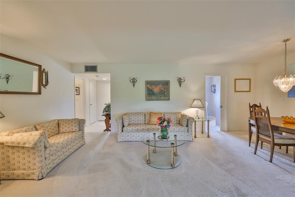 Active With Contract: $239,900 (2 beds, 2 baths, 1402 Square Feet)