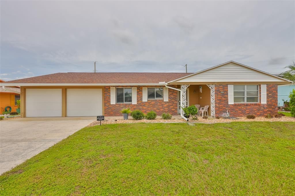 Active With Contract: $239,900 (2 beds, 2 baths, 1402 Square Feet)