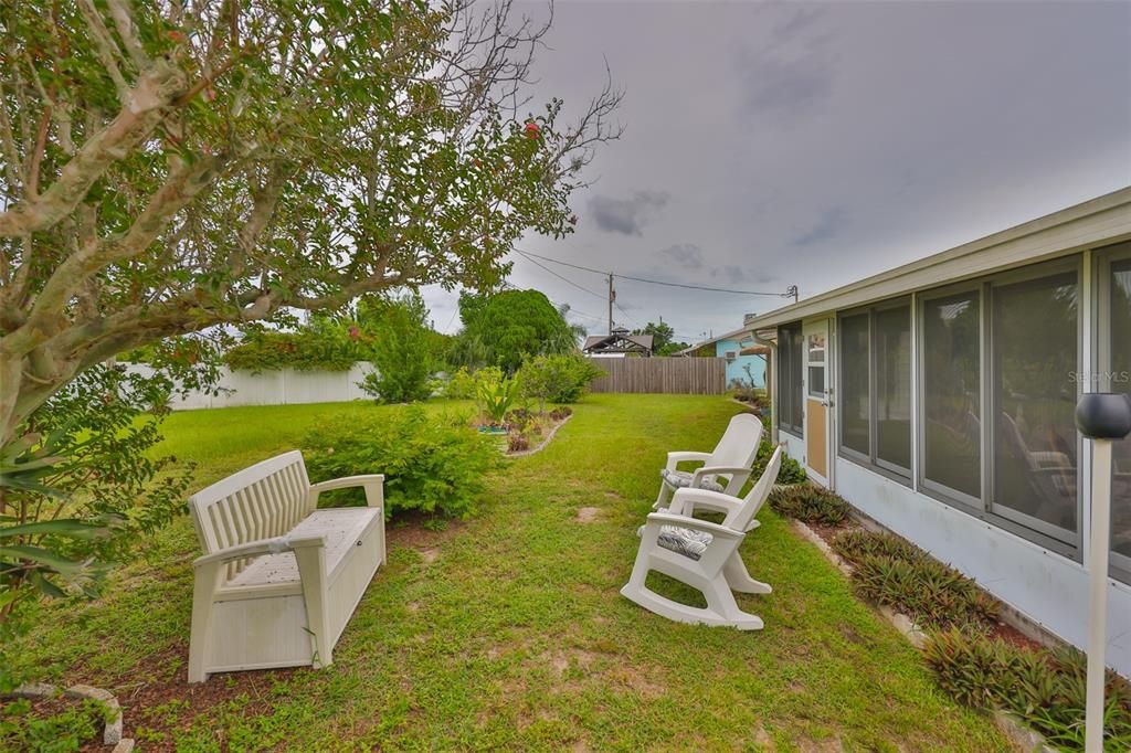 Active With Contract: $239,900 (2 beds, 2 baths, 1402 Square Feet)