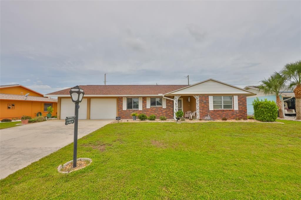 Active With Contract: $239,900 (2 beds, 2 baths, 1402 Square Feet)