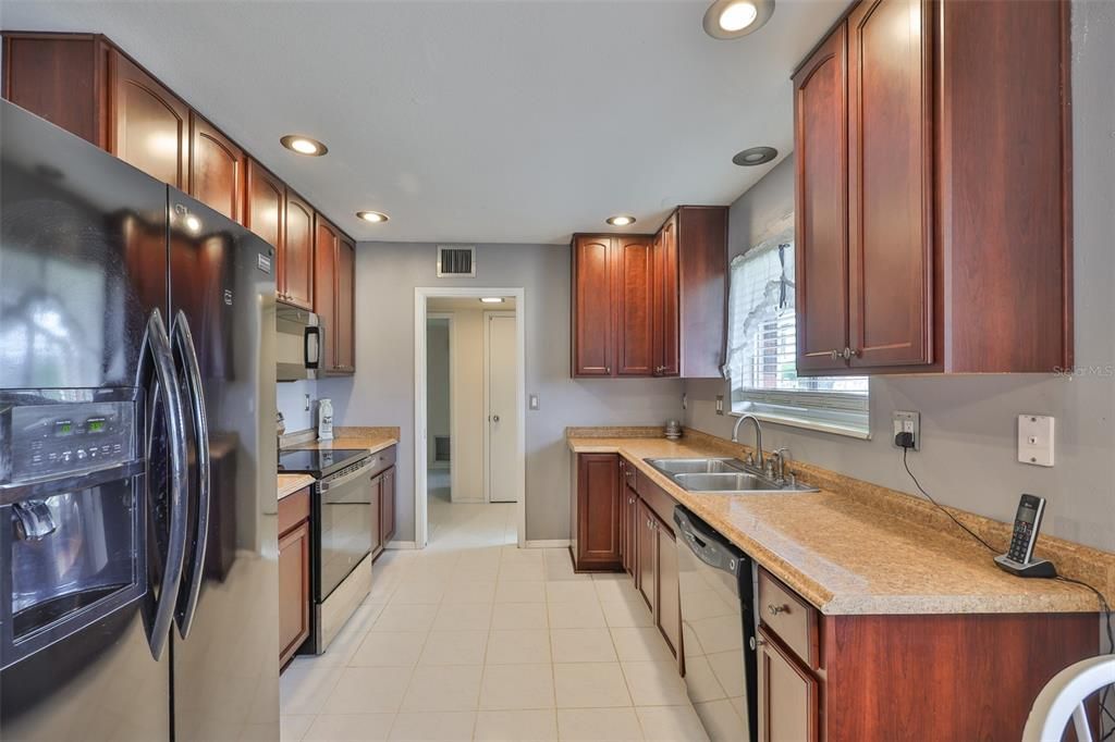 Active With Contract: $239,900 (2 beds, 2 baths, 1402 Square Feet)