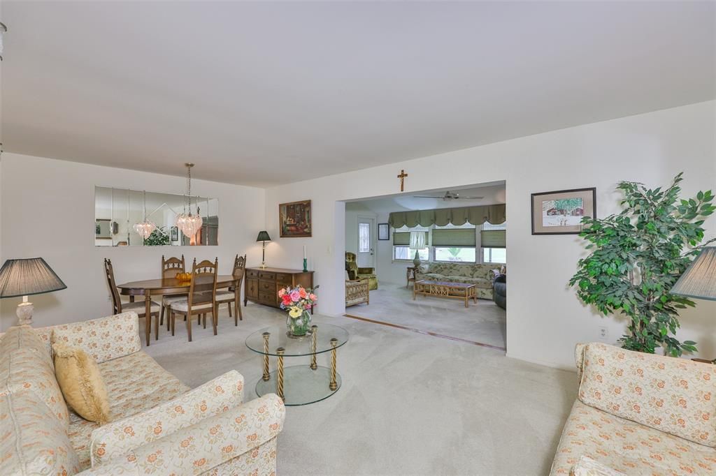 Active With Contract: $239,900 (2 beds, 2 baths, 1402 Square Feet)