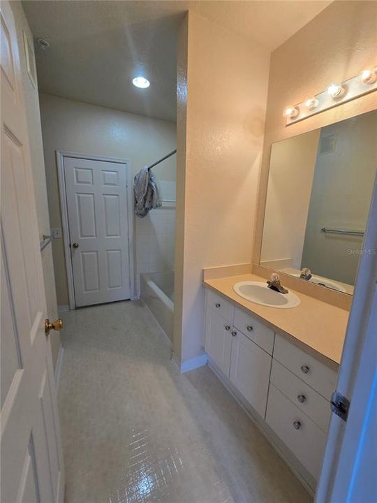 For Rent: $1,600 (2 beds, 2 baths, 1083 Square Feet)