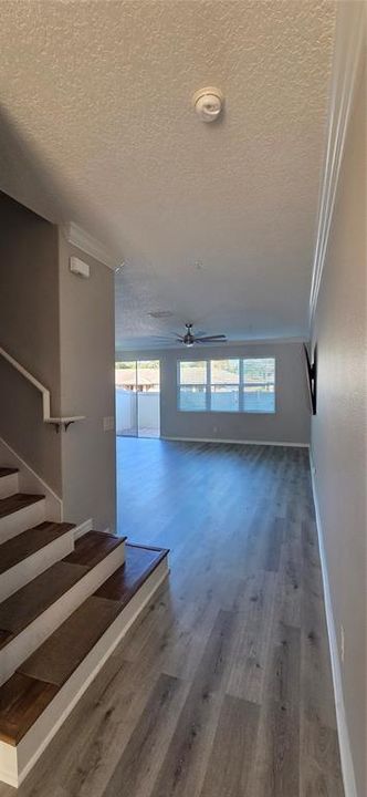 合同活跃: $2,700 (3 贝兹, 2 浴室, 1871 平方英尺)