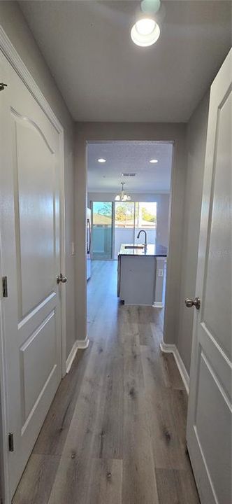 合同活跃: $2,700 (3 贝兹, 2 浴室, 1871 平方英尺)