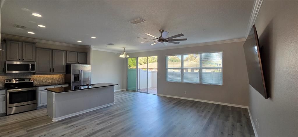 合同活跃: $2,700 (3 贝兹, 2 浴室, 1871 平方英尺)