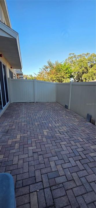 合同活跃: $2,700 (3 贝兹, 2 浴室, 1871 平方英尺)