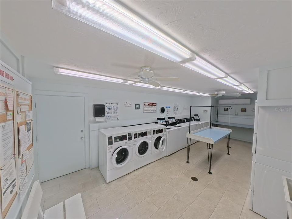 合同活跃: $78,000 (1 贝兹, 1 浴室, 725 平方英尺)