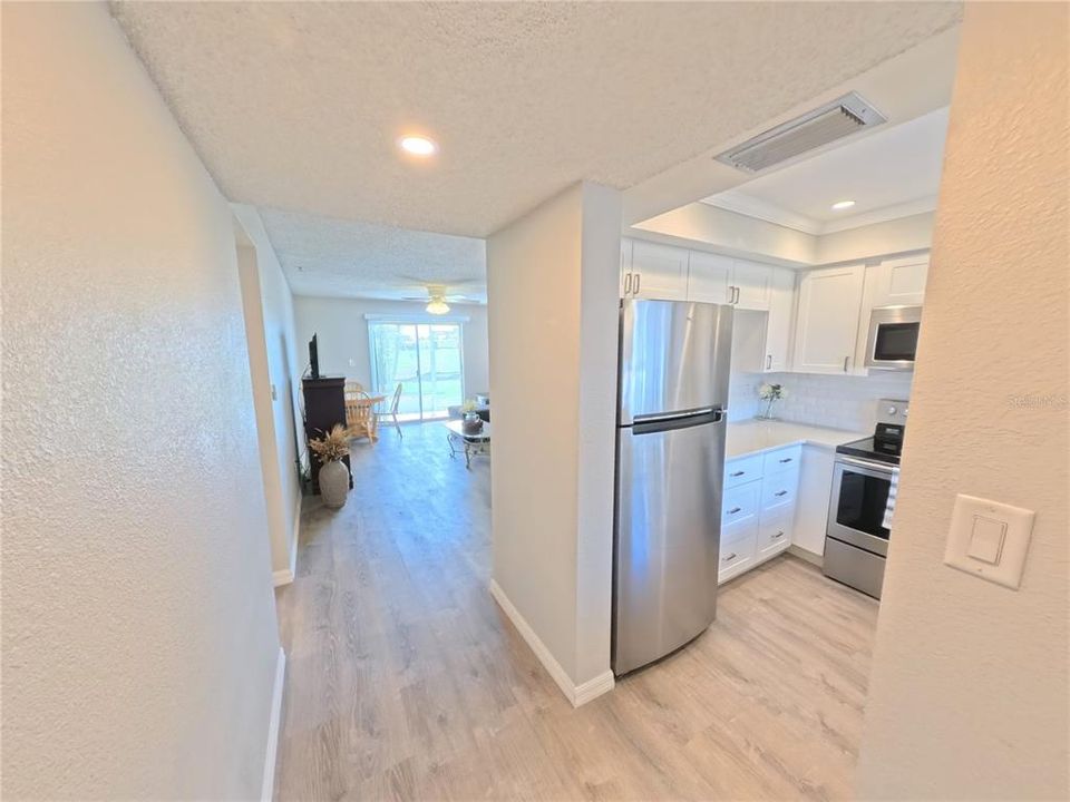 合同活跃: $78,000 (1 贝兹, 1 浴室, 725 平方英尺)