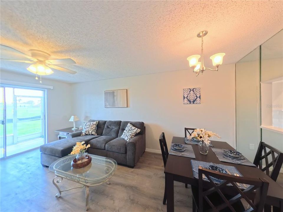 合同活跃: $78,000 (1 贝兹, 1 浴室, 725 平方英尺)