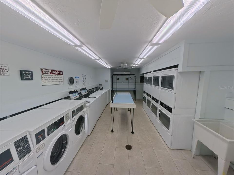 合同活跃: $78,000 (1 贝兹, 1 浴室, 725 平方英尺)