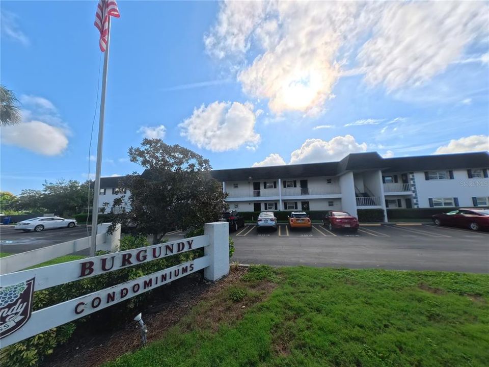 合同活跃: $78,000 (1 贝兹, 1 浴室, 725 平方英尺)