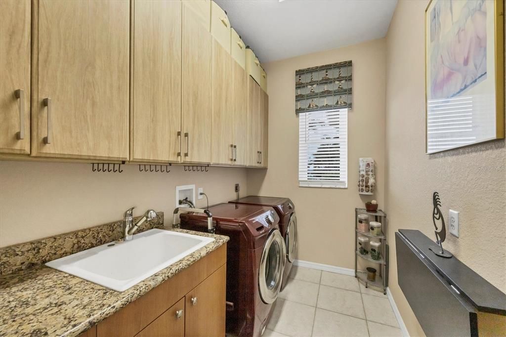 For Sale: $1,000,000 (3 beds, 2 baths, 2171 Square Feet)