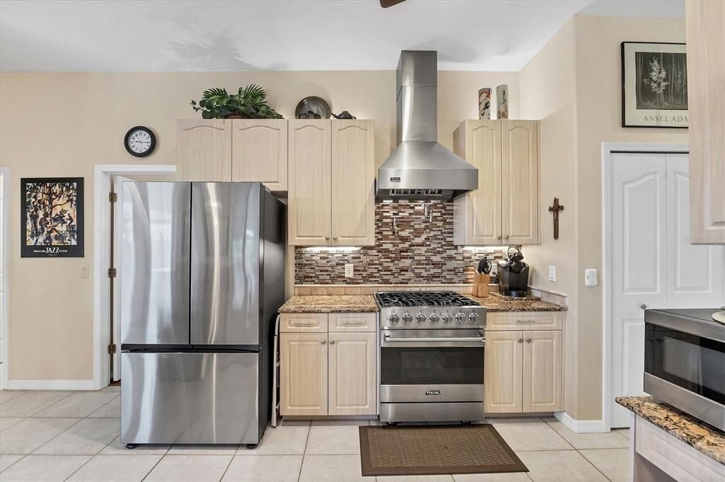 For Sale: $1,000,000 (3 beds, 2 baths, 2171 Square Feet)