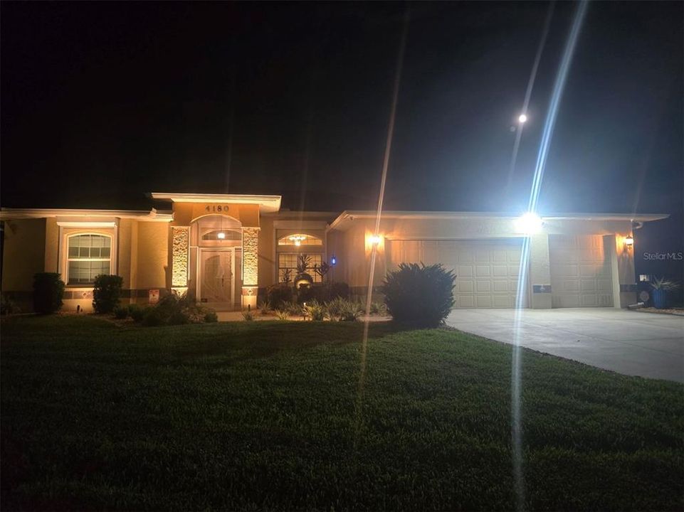 For Sale: $1,000,000 (3 beds, 2 baths, 2171 Square Feet)