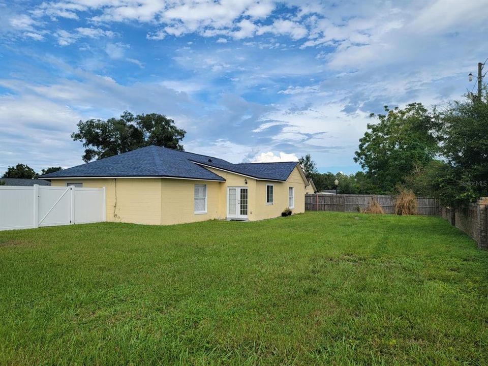 Под контрактом: $330,000 (3 спален, 2 ванн, 1351 Квадратных фут)